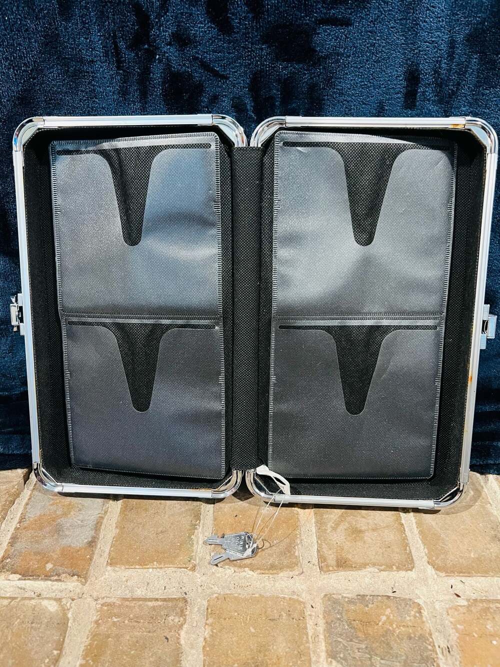 Vaultz Locking CD/DVD Storage Case WITH KEY